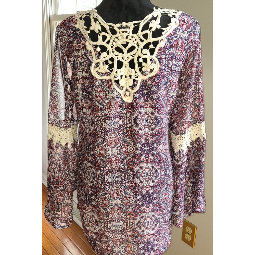 COMO Vintage Small purple paisley peasant top with crochet accents BoHo Cottage